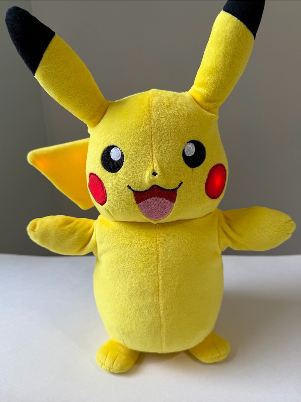 Pokémon Pikachu Electric Charge Plush Interactive Light-Up Sounds Motion WORKS
